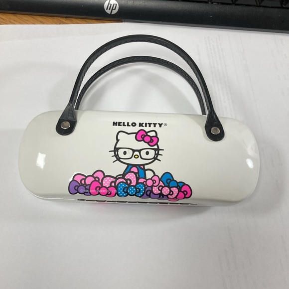 New hello kitty  kids eye glass case with handles - Picture 2 of 4